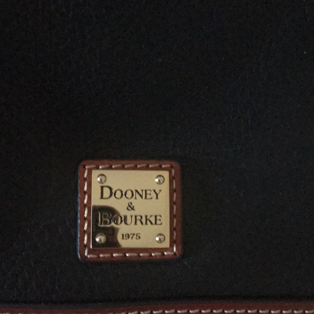 Dooney and Bourke Black handbag - Picture 3 of 6